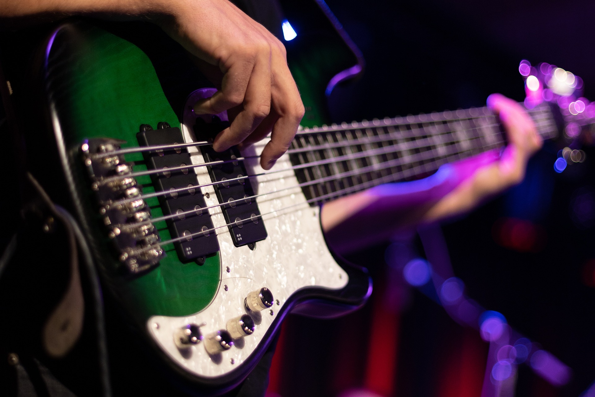 Exploring the Sonic Divide: Electric Bass vs. Stand-Up Bass