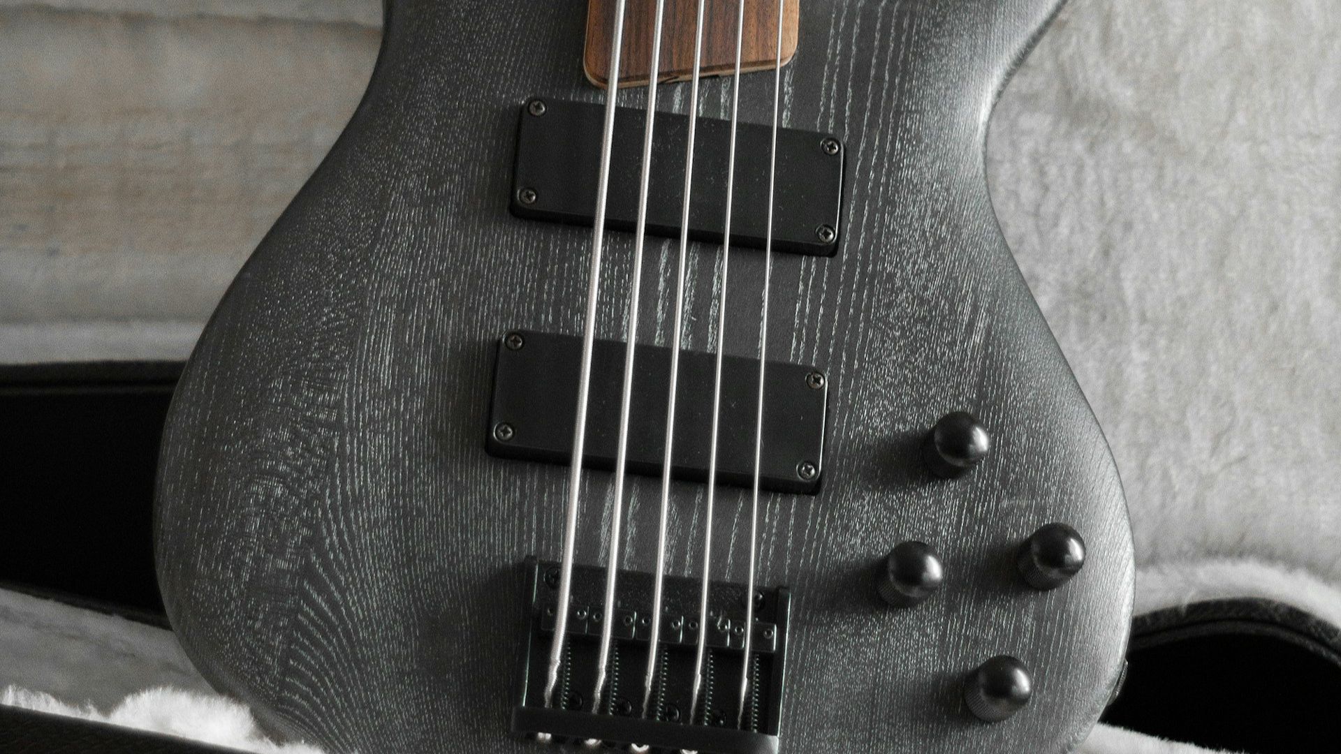 Best Bass Guitar Strings: Finding the Right Fit for Your Sound